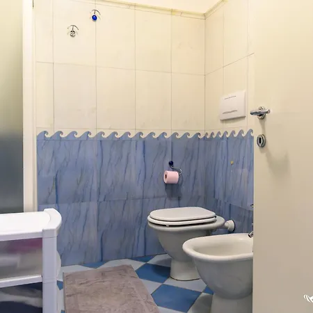 Bilocale Mayra Fronte Mare - Invacanza Apartment *