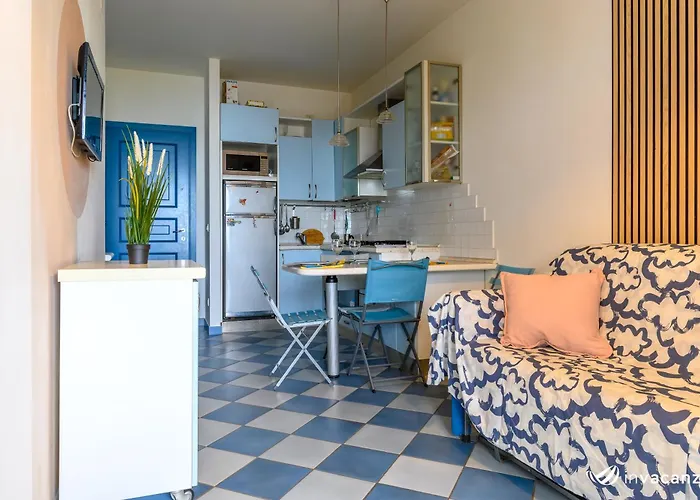 Bilocale Mayra Fronte Mare - Invacanza Apartman *